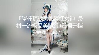 《屎上最强厕拍》逆天坑神不知用什么做的掩护，街边公用传统旱厕逼脸同框偸拍多位小姐姐方便，美女擦逼紧闭双眼很销魂