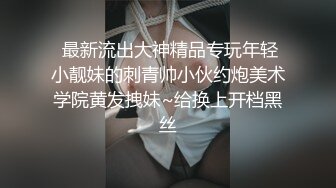 蒙面大哥双飞两个极品人妻，淫荡风骚一起伺候大哥，口交大鸡巴让大哥吃奶玩逼轮草抽插，淫声荡语不断好刺激