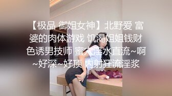 黑暗中的口交,妹子很投入3