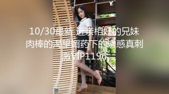  小伙双飞姐妹花，全程露脸大秀直播激情啪啪，草着姐姐亲妹妹小嘴