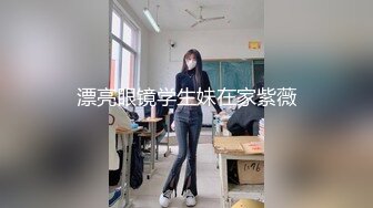 生意不好做,美甲店老板娘店內下海大秀,撕開黑絲襪,沐洱黑透了,在店裏不敢大聲叫