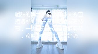 双手射穿美丽的黑发制服。 粘液最好的乳液打手枪