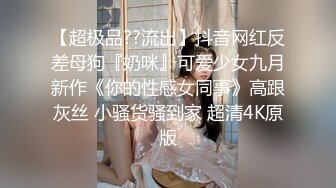  淫乱的房间小少妇喝多了赌债肉偿撩骚小哥哥，交大鸡巴无毛骚逼尿尿给狼友看