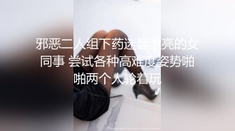 就是喜欢这大咪咪，露脸颜值高这巨乳都够玩一年的，诱惑舞蹈扭动骚臀，自己摸无毛逼逼，可爱又风骚精彩刺激