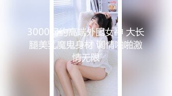 邪恶的房东暗藏摄像头偷拍美女租客刚买了几套内衣回来试穿