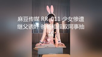 娱乐城女厕来例假尿血清纯眼镜美女 两片微毛唇肉支楞着露出圆洞