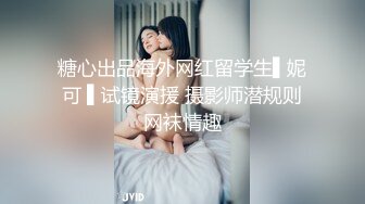 光头金哥双飞两个越南小妹，全程露脸享受两个小萝莉的口舌服务，大鸡巴草起来一点不留情，太猛了都快干哭了