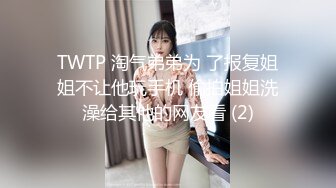 还是这个小哥会玩按着妹子的头在鸡巴上面摩擦