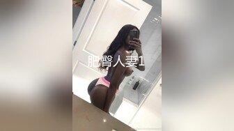 冒死爬天窗俯视TP美乳打工妹洗香香