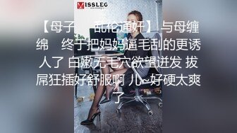   娇小美眉被黑祖宗扛着放到床上猛操 无毛鲍鱼粉嫩 被操的小肚子都鼓起了