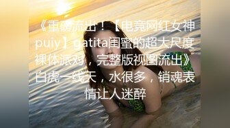  无毛肥逼妹子黑色网袜假屌自慰啪啪，抬起双腿猛操上位骑乘