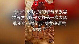   大波浪性感美腿小姐姐！开档黑丝丁字裤，半脱下内裤，翘起屁股震穴，链子情趣装振动棒猛插