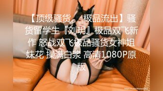 女仆装美少妇，客厅沙发上后入无套啪啪，快速抽查内射，精液从逼里流出