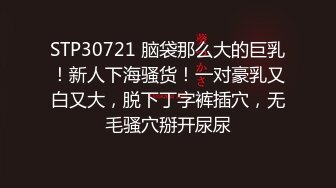 【亂倫親媽】媽媽每天打扮的風騷去見野男人，看見她穿著絲襪在打扮我沒忍住從後入了她