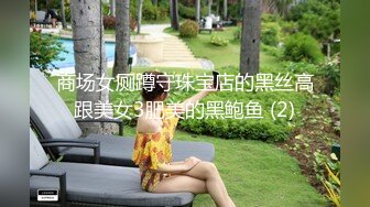 兄弟俩KTV出重金，把高颜值极品房公主带走开房玩3P，上下洞双开，美女欲仙欲死享受着