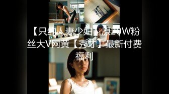 广东排骨哥KTV叫的三陪女唱唱歌喝喝酒艹艹逼