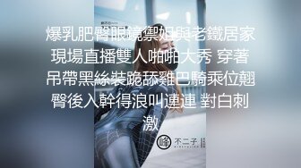 两个小伙子同时爱上了一个阿姨