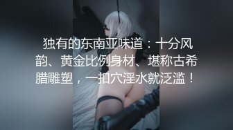 商场女厕近距离偷窥不敢坐半蹲着尿口罩美女的大肥B