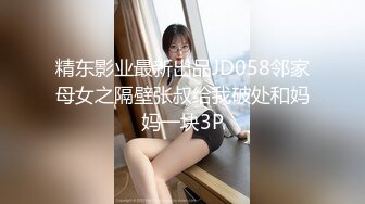 走动中勒出阴唇的美眉