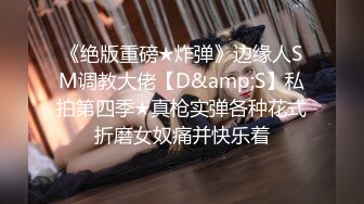 新流出乐橙酒店情趣大圆床偷拍??健壮男被浪女炮友上位摇到累趴了