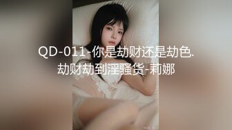 【新速片遞】 澡堂子偷窥一个人洗澡阴毛浓郁的眼镜少妇