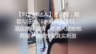 家庭摄像头偷拍大叔和年轻貌美娇妻的和谐性生活媳妇 做完一直对着镜子看逼