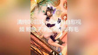 【新片速遞】 玩的很嗨的嫂子伺候大哥啪啪，温柔的舔弄大鸡巴让大哥无套抽插，抠逼爆菊花，按摩棒摩擦，掰开逼逼让大哥尿