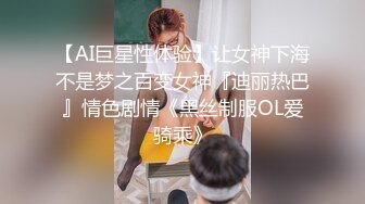 三个00后萌妹子聚在一起诱惑大秀，撩起衣服揉捏奶子，黑白网袜掰穴近距离特写，小小年纪就黑逼了，一个个换着来诱惑