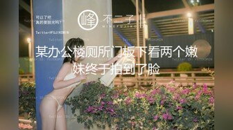 韵味十足骚女技师情趣旗袍全套服务，黑丝美腿按摩推背，撸屌口交技术很棒，开档内裤骑坐套弄，扶着屁股后入