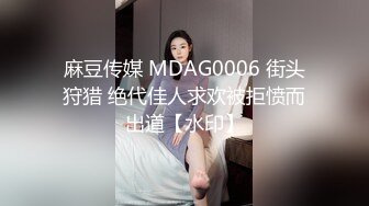 广州车展色魔摄影师各种刁钻角度偷拍众多车模小姐姐各种不经意间的走光 (3)