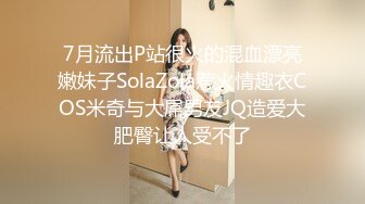 大叔勾搭美容院老板娘 美容床上无套后入 谁知顾客竟推开了门...