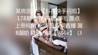 美巨乳丝模被色魔摄影师忽悠穿上各种丝袜玩B