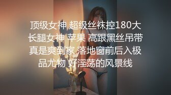 极品美妖TS粥粥，被小奶狗捉住狼牙棒狠吃狠舔，受不了这么舒服的口活，一会就缴枪高潮啦！