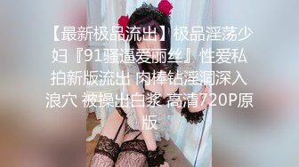 渣男的3P少妇的沉沦，这两大哥一点也不怜香惜玉啊，逮住个逼真往死了草，前面草嘴后面干逼，少妇的奶子乱晃