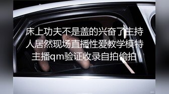 整蛊上厕所的学妹，看到她的阴穴里吊着一根线，正想伸手进去拿掉，就被打手 你干什么呀~~