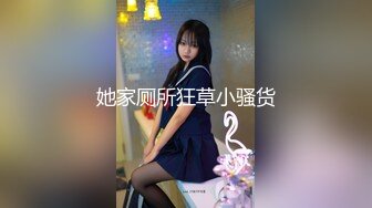 【骚小妹两男一女3P大战】骑乘边操边吃大屌，垫着枕头抬起屁股