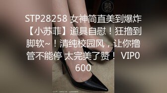 漂亮离异姐姐 还是用手爽 喜欢勾引弟弟 却玩欲擒故纵 小老弟忍不住 抱着就舔 手工不错 搞的姐姐欲罢不能