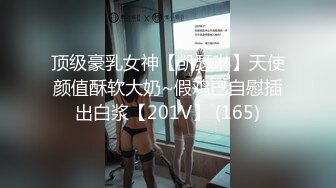 淫荡骚女3P名场面，绝对经典，约两大汉操逼