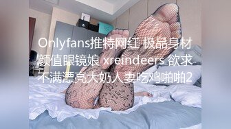 36E童颜巨乳美妞，两个车灯这么大，全裸诱惑无毛美穴，手指扣入搞得很湿