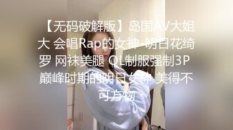 学妹 震惊美少女苹果自慰卡B里了 套套被扯断 用勺子掏筷子捅弄不出 呜呜~怎么办 看的我笑死了