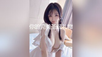 颜值不错的小少妇露脸深夜陪狼友发骚，性感好身材大奶肥逼淫声荡语互动