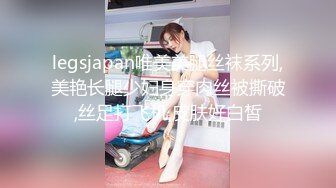 商场女厕全景偷拍极品美女 紧身牛仔老爹鞋站起身展示极品少毛肉坑