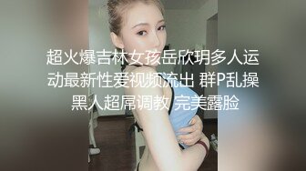 想要的贵妇人，全程露脸妩媚风骚诱人直播大秀，听狼友指挥漏出骚奶子揉捏，掰开骚穴看特写，逼逼水嫩丝滑