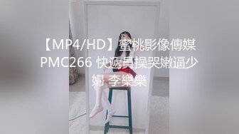 露脸顶级美女三人游戏，一人拍摄，两个享受的性爱，妹妹一脸享受开心笑了