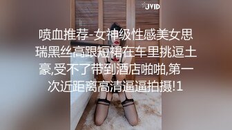 美女一个接一个在尿尿