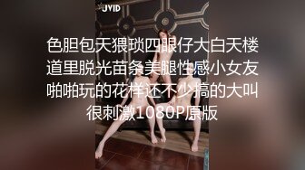 爆乳骚货和两个猛男疯狂玩3P游戏...