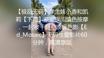  小蝴蝶美少女又发情了，饭都来不及吃就开始发骚，全程露脸跟狼友互动撩骚，全方位展示