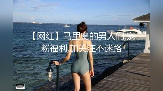  女技师在按摩旁边小哥上来要操逼给客人带上眼罩，S型身材翘起美臀，后入爆操大声啪啪