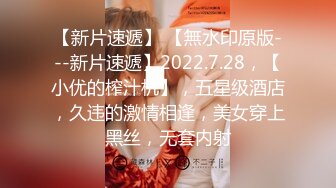 大神潜入大学女厕偷拍舞蹈社团的学妹尿尿换衣 (1)