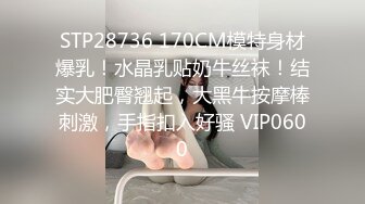 商场女厕全景偷拍几个美女嘘嘘粉嫩的鲍鱼呈上来了 (3)